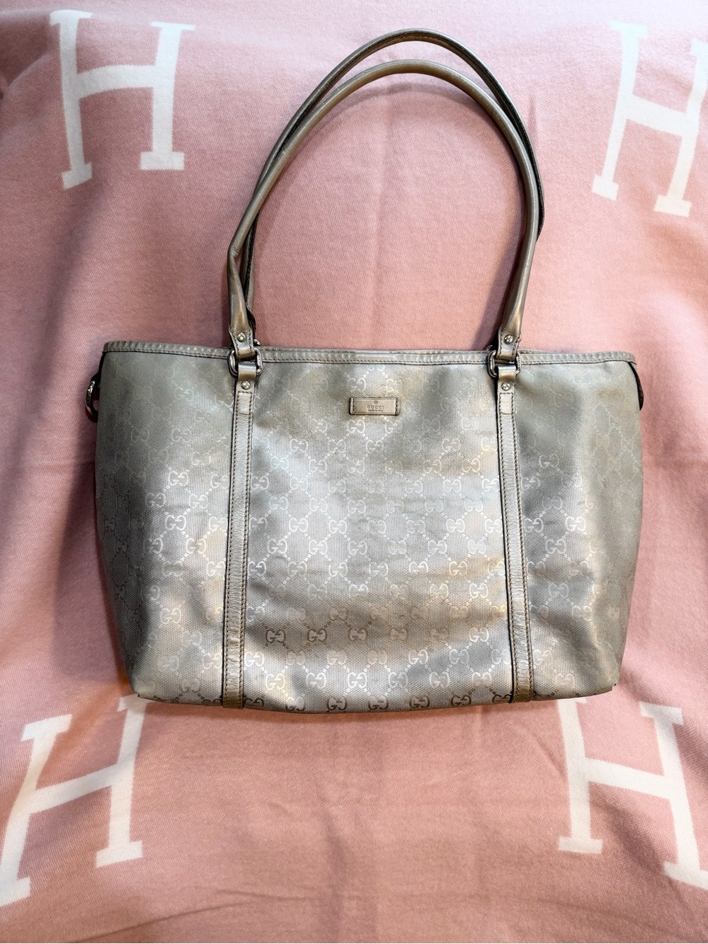 GUCCI ⭐️ Metallic Gray Tote Bag!